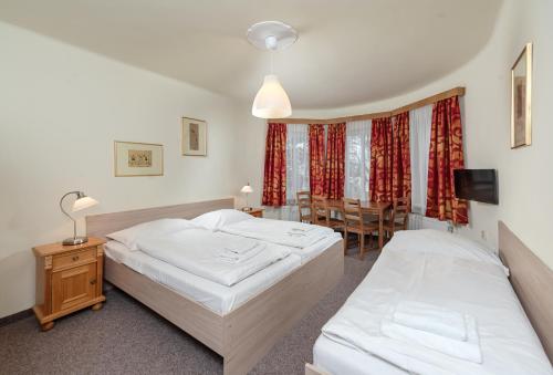 3 twin beds, 1 bunk bed