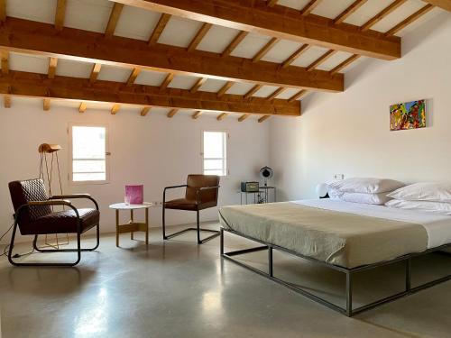 Fragile Hotel - image 5