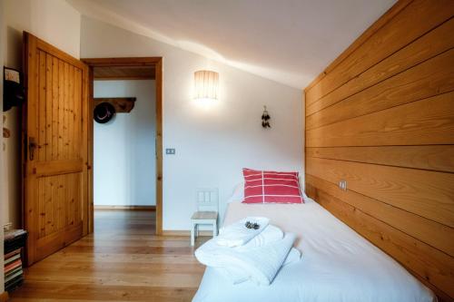Charming Mountain Penthouse Room Type - Two-Bedroom Apartment
