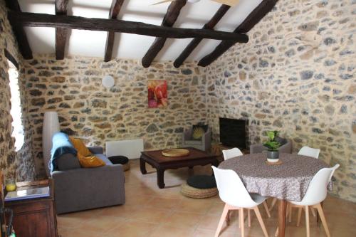 Maison de charme 3 étoiles dans les Cévennes avec terrasse et piscine privée (Maison de charme 3 etoiles dans les Cevennes avec terrasse et piscine privee) in Cros