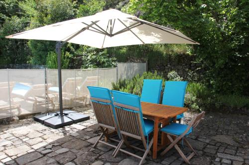 Iekārtas, Maison de charme 3 étoiles dans les Cévennes avec terrasse et piscine privée (Maison de charme 3 etoiles dans les Cevennes avec terrasse et piscine privee) in Cros