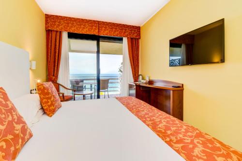 Double or twin room, plus, superior, lake view