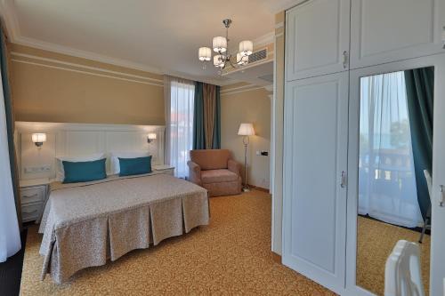 Dynasty Hotel - image 6