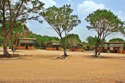 Green Acres Cottages - New Braunfels Suite - image 6