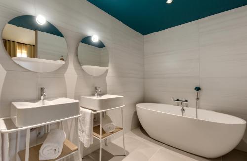 2 bedrooms, 3 beds