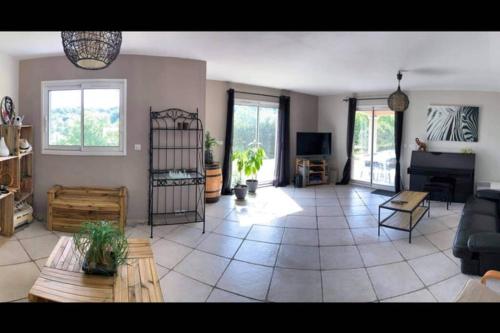 Maison spacieuse et calme près de la cité gîte à louer Alairac