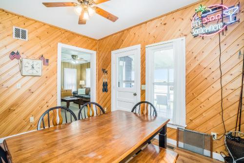 Sunset View Retreat in Beulah, USA