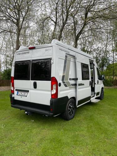 Camper Van Koje 31 375m von Roxy Concerts entfernt