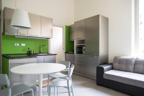 Newly Refined 2 Bedrooms near Metro/Train Station