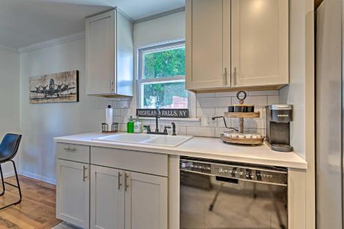 Updated Home with Patio Half Mile to West Point - image 7