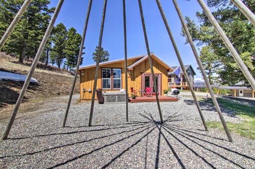 Remote Mtn Retreat with Hot Tub Outside Bozeman!