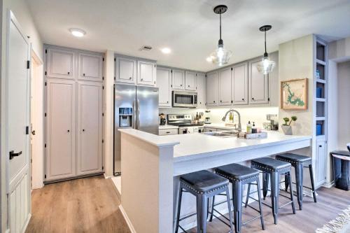 Waterfront Horseshoe Bay Retreat w/ Game Room! in 馬蹄灣(TX)