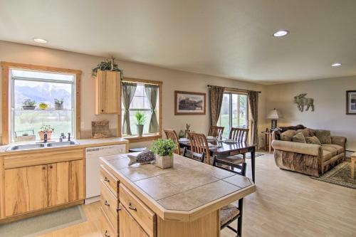 Airy Emigrant Townhome with Sweeping Mtn Views! in Emigrant, USA