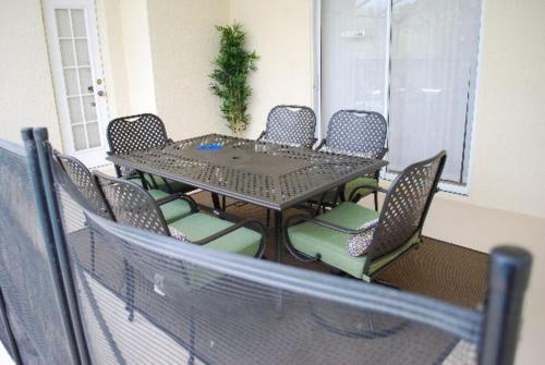 Luxury 5-Bed Villa, located only 3 miles from Disney World thumb 2