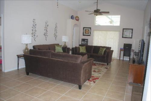 Luxury 5-Bed Villa, located only 3 miles from Disney World thumb 4