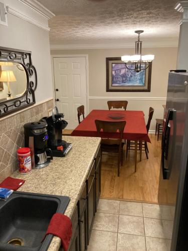 Spacious 3 Bedroom 2 bath Condo close to Five-points in Athens in Athens, USA