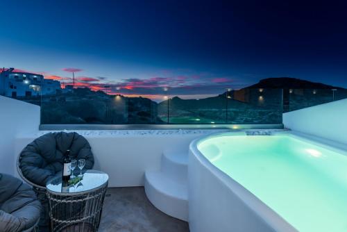 balkon/terras, Geomilos Deluxe Rooms in Milos Island