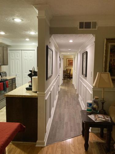Spacious 3 Bedroom 2 bath Condo close to Five-points in Athens detail