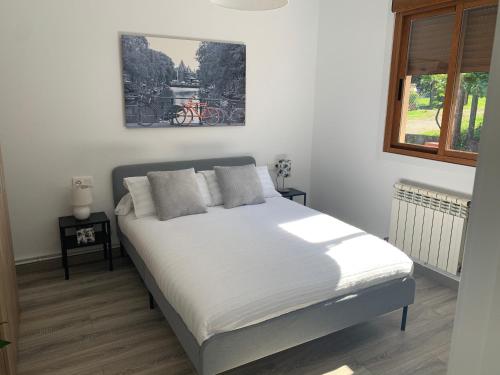  A Casa Vermella con jardín a 10 minutos de Santiago de Compostela in Ortoño