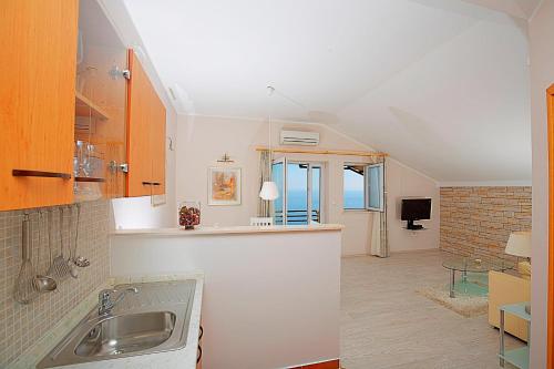 Big Blue Apartments - image 4