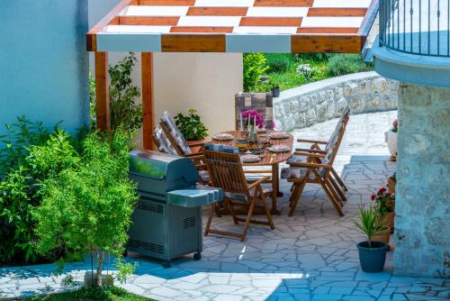 المرافق, Villa Ane in Celopeci