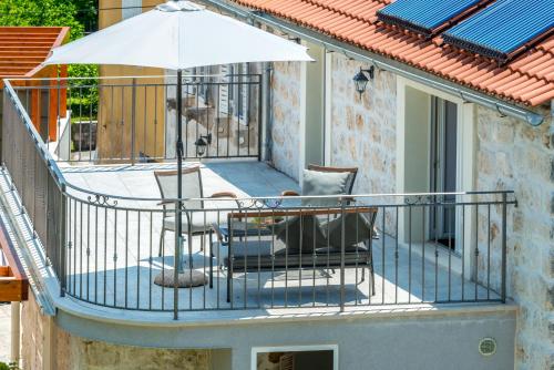 شرفة/ تراس, Villa Ane in Celopeci