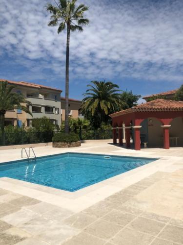 Belle résidence au centre de Saint Tropez avec piscine et garage 2