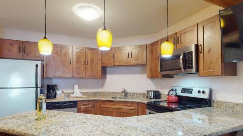 Laurelwood Condominiums Studio Premier Unit 201