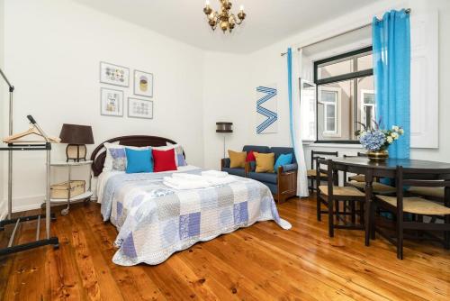 classy and modern amzing double Room Retro in Central Lisbon, With shared Bathroom