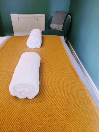 Double Room with Bathroom image 4
