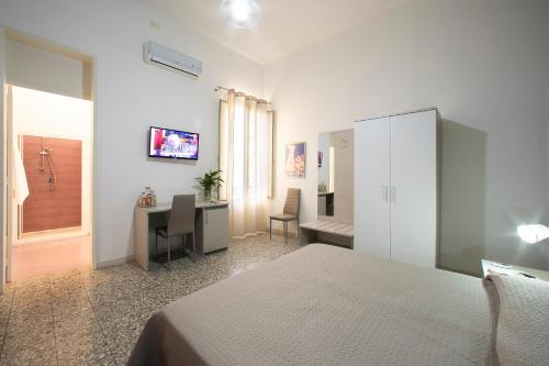 Standard Triple Room image 2