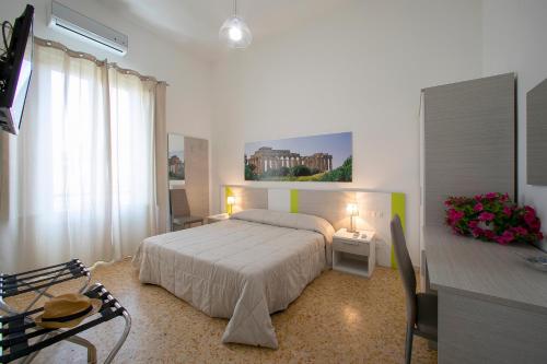 Double or Twin Room image 8