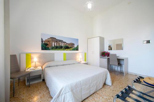 Double or Twin Room image 4