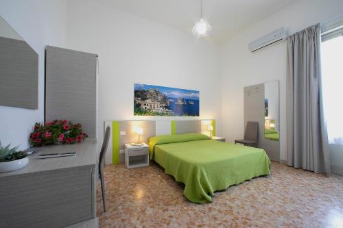 Double or Twin Room image 3