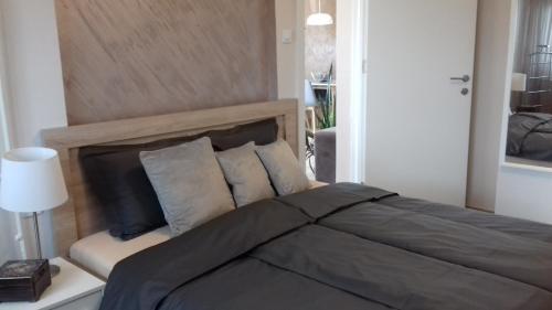 One-Bedroom Apartment image 10