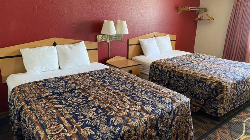 Newton Inn In Newton, KS Room Type - Standard Queen Room
