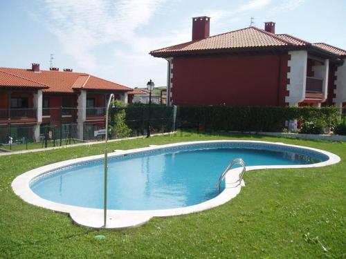 Apartamento Mar de Prellezo: parking y piscina comunitaria - Apartment - Prellezo
