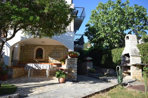  Vila Jelena - Studio apartments for 2 to 3 persons in Sv Filip i Jakov in Sveti Filip i Jakov