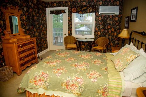 Sylvan Inn Bed & Breakfast