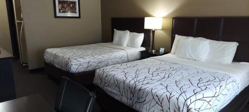 2 queen beds