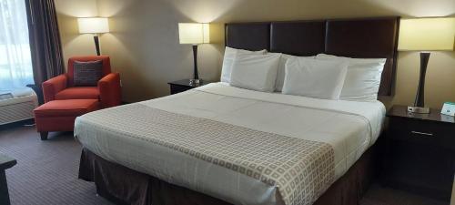 Parkwood Inn & Suites