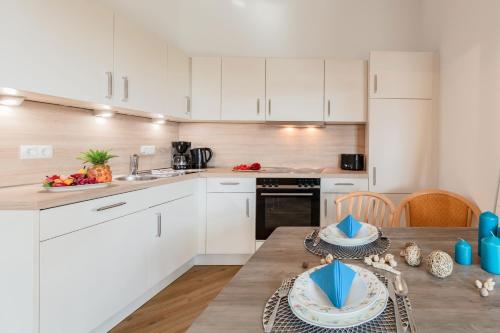 Kitchen, Rugen Vilm mit Seeblick und Sonnenterasse in Ostseebad Sellin