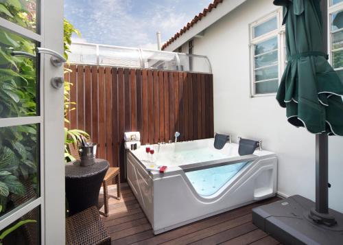 Hotel Clover 769 Northbridge Road