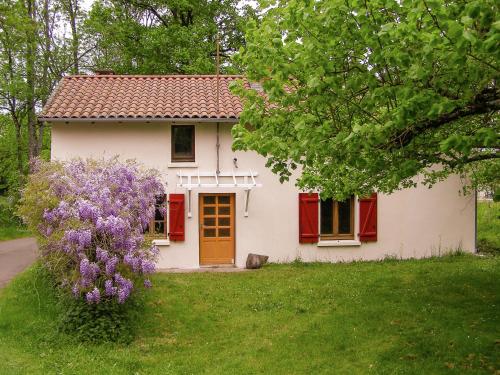 Comfortable Cottage in Champsac near Forest gîte à louer Champagnac-la-Rivière