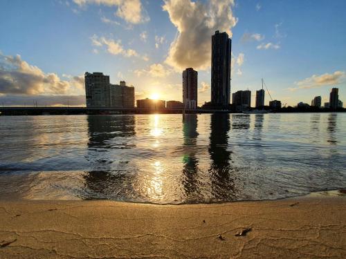 Main Beach Waterfront Apartment