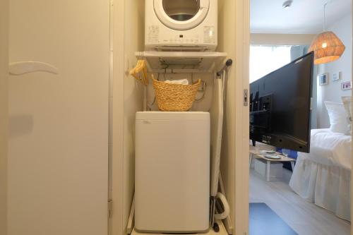 One-Bedroom Apartment image 4