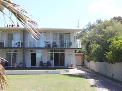 BEACHFRONT 4 Unit 4 of 12 Bundella Ave LC