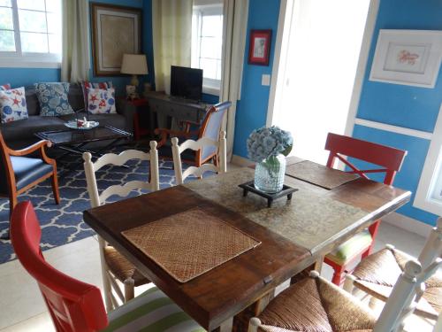 Buitenkant, Rollezz Villas Beach Resort in Smith Town