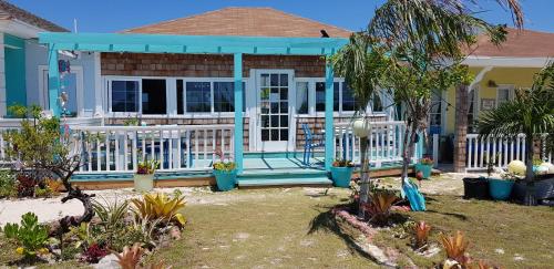 Restaurant, Rollezz Villas Beach Resort in Smith Town