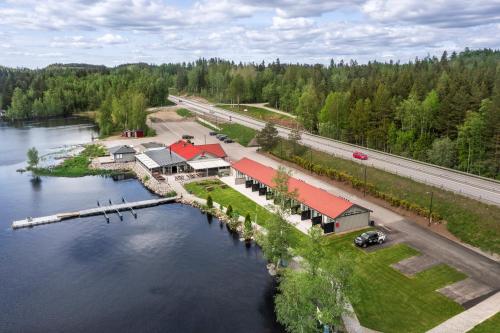 Lakelodge - image 8